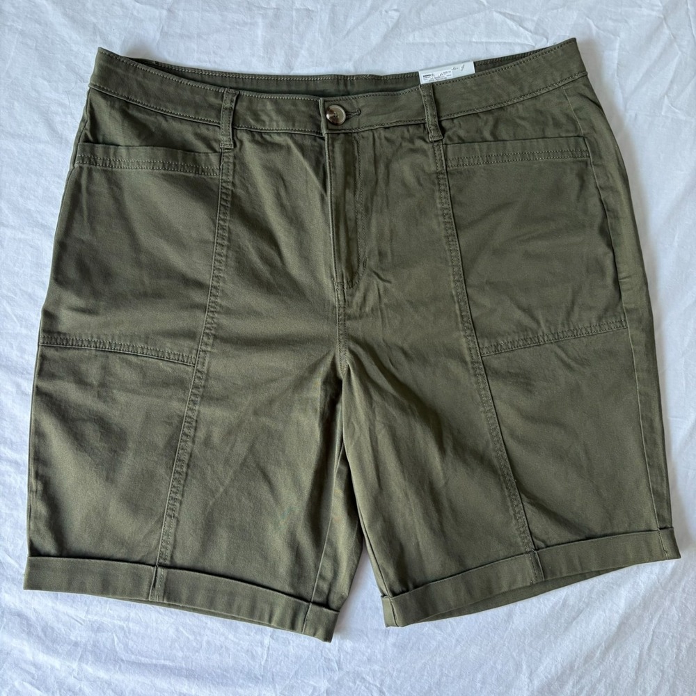 NWT Croft & Barrow Womens Olive Green Mid Rise Straight Utility Shorts Size 18